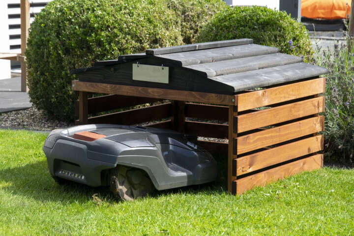 dobar Mährobotergarage mit Schild